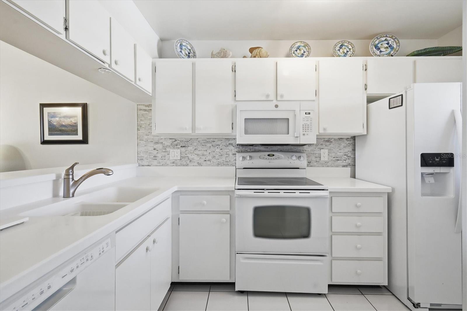 Image 14 of 61 For 414 Cerromar Circle S 249