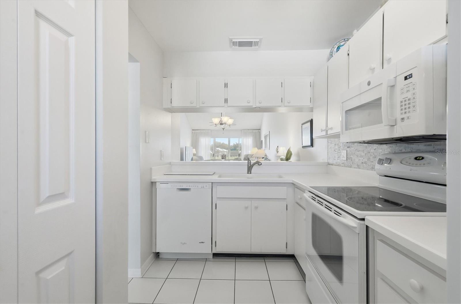 Image 15 of 61 For 414 Cerromar Circle S 249