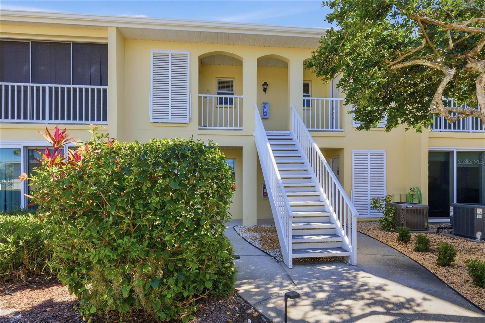 Image 28 of 61 For 414 Cerromar Circle S 249