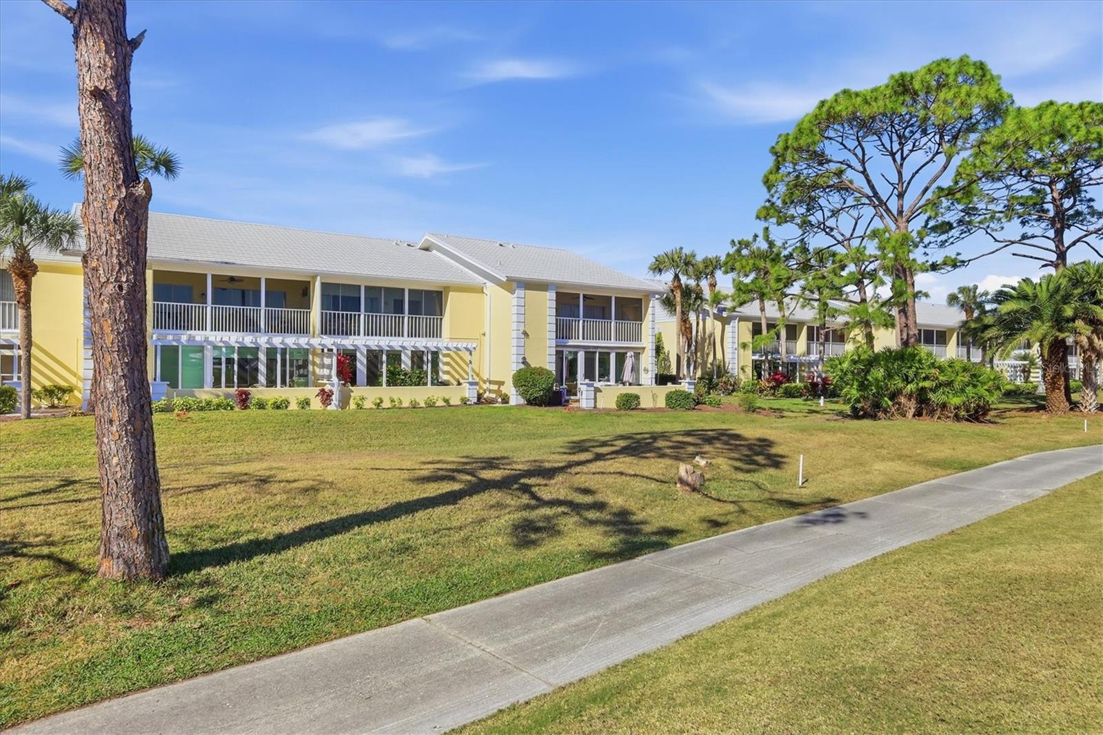 Image 32 of 61 For 414 Cerromar Circle S 249