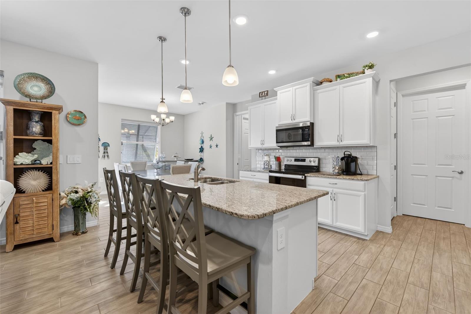 Image 8 of 52 For 8117 Thruso Road