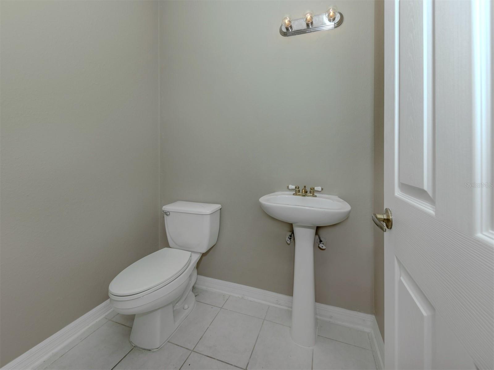 Image 32 of 67 For 200 Harbor Walk Drive 155