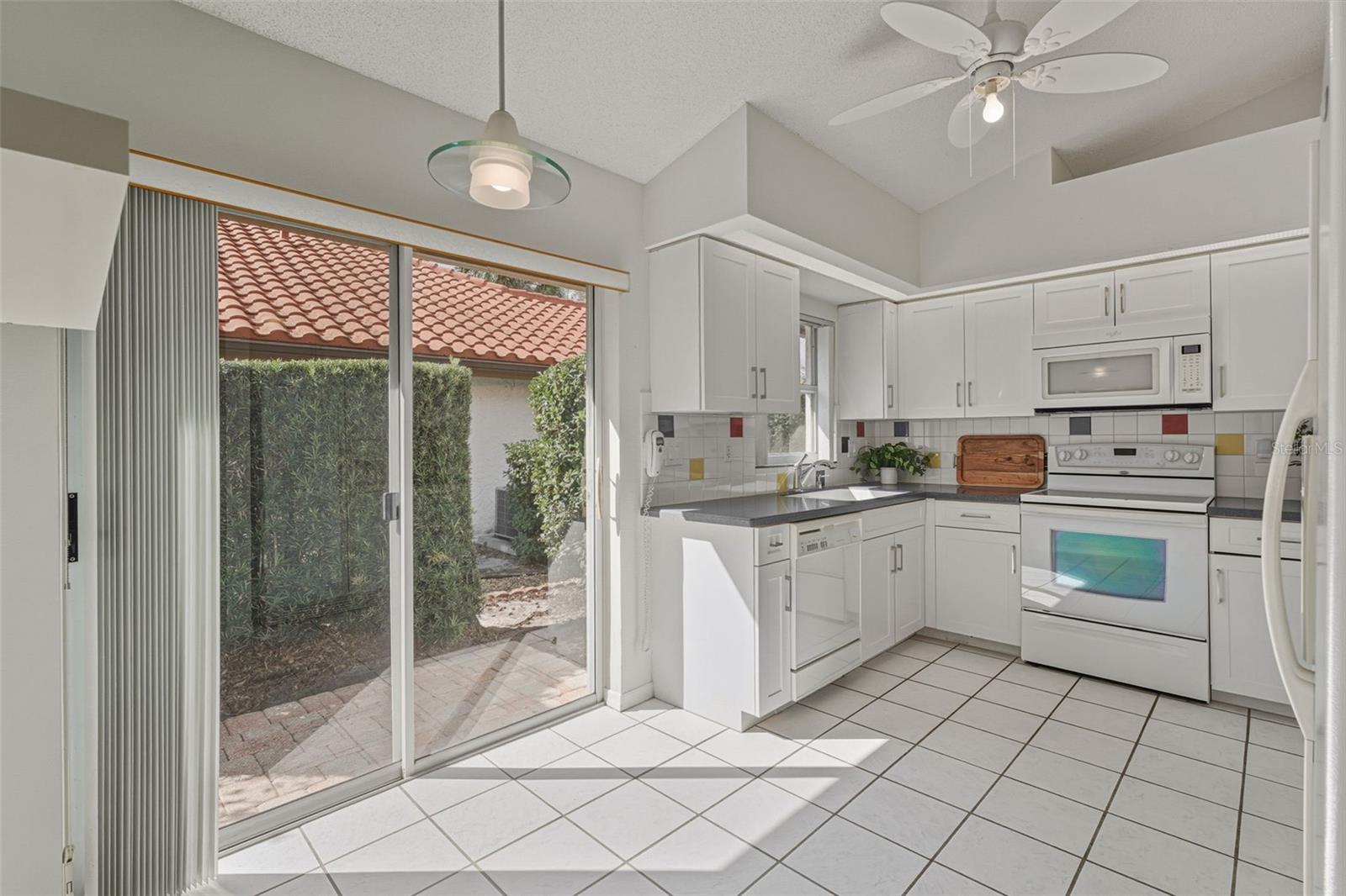 Image 16 of 75 For 944 Harbor Town Drive