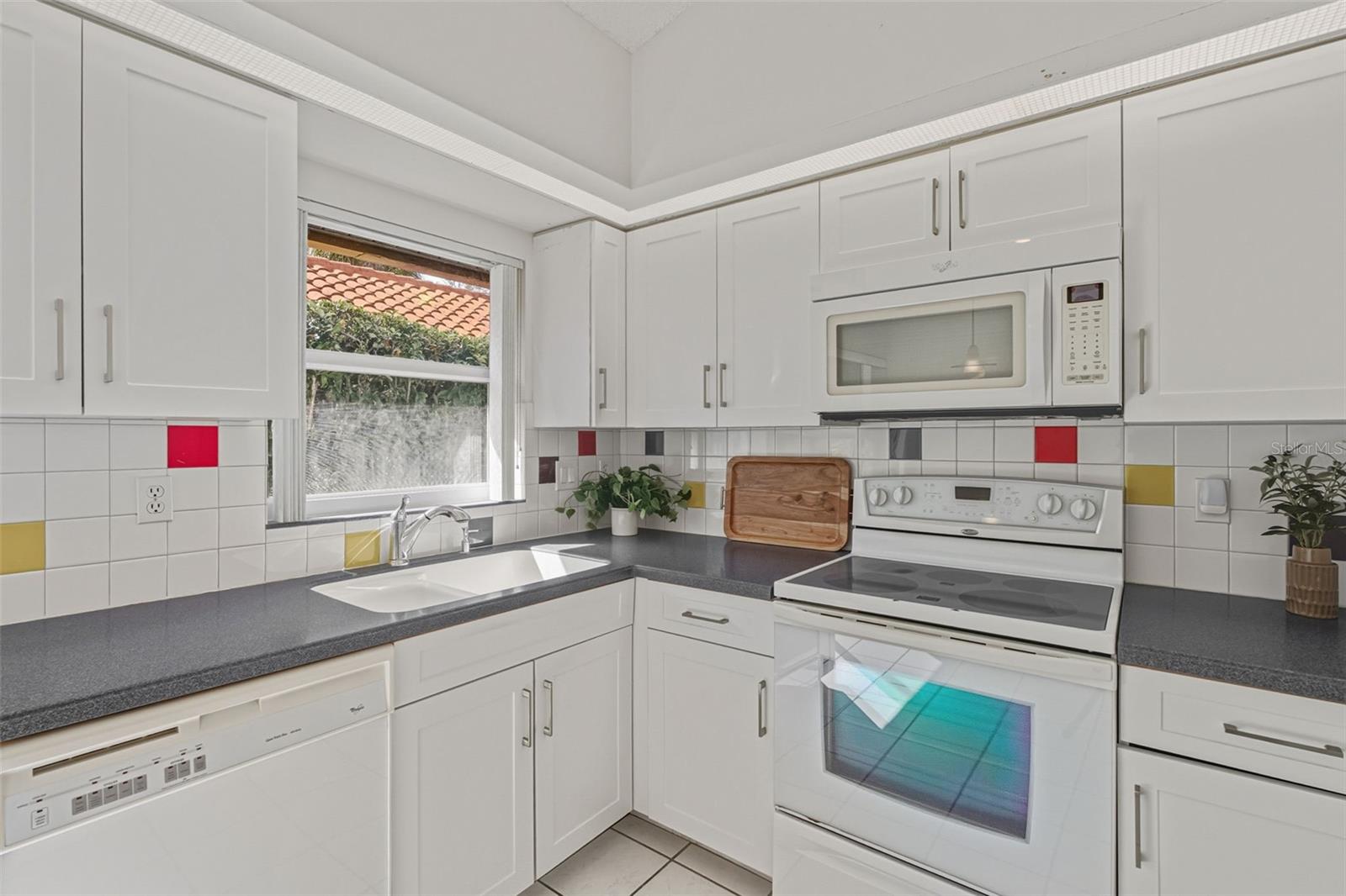 Image 21 of 75 For 944 Harbor Town Drive