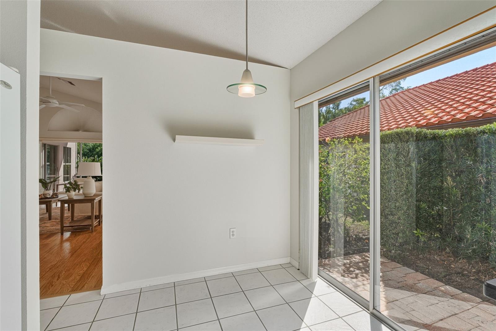 Image 23 of 75 For 944 Harbor Town Drive