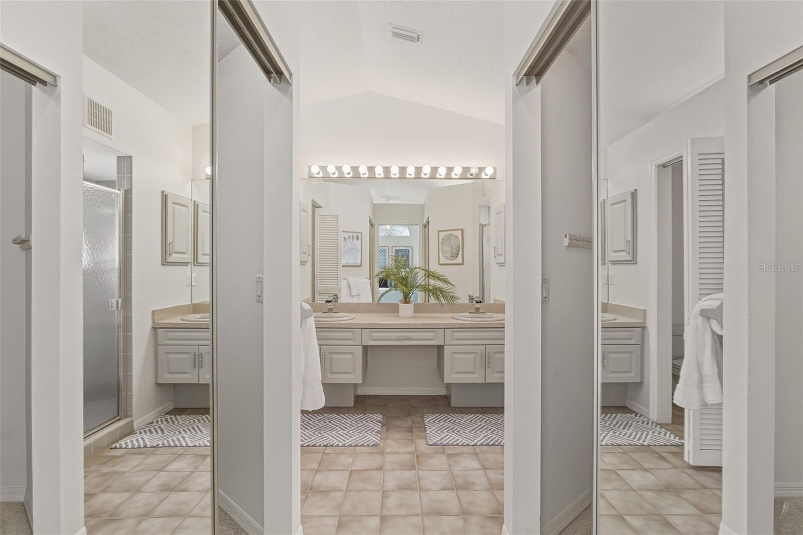 Image 28 of 75 For 944 Harbor Town Drive