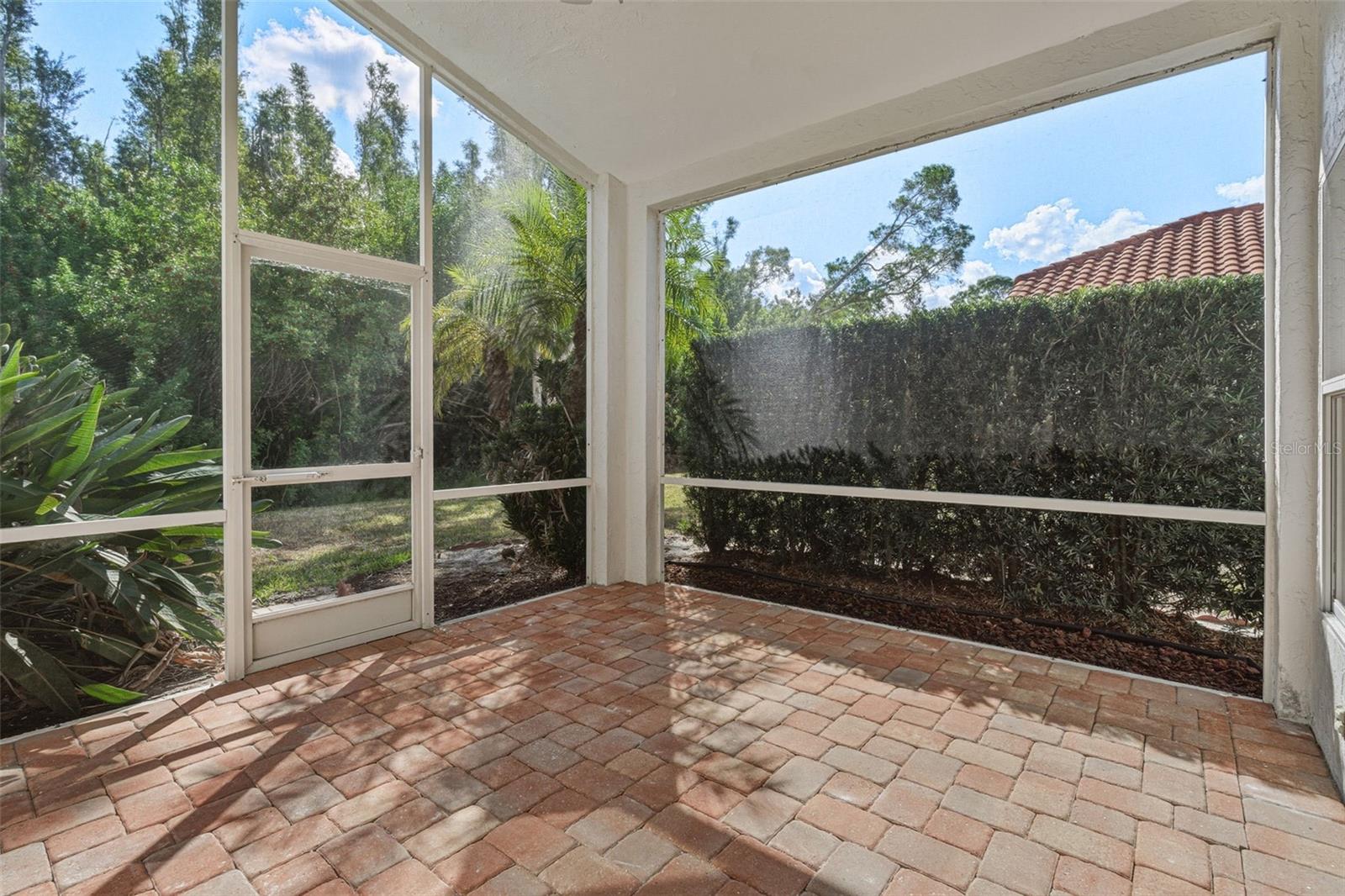 Image 34 of 75 For 944 Harbor Town Drive