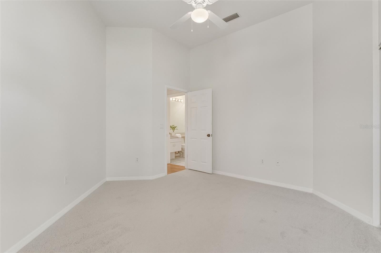 Image 40 of 75 For 944 Harbor Town Drive