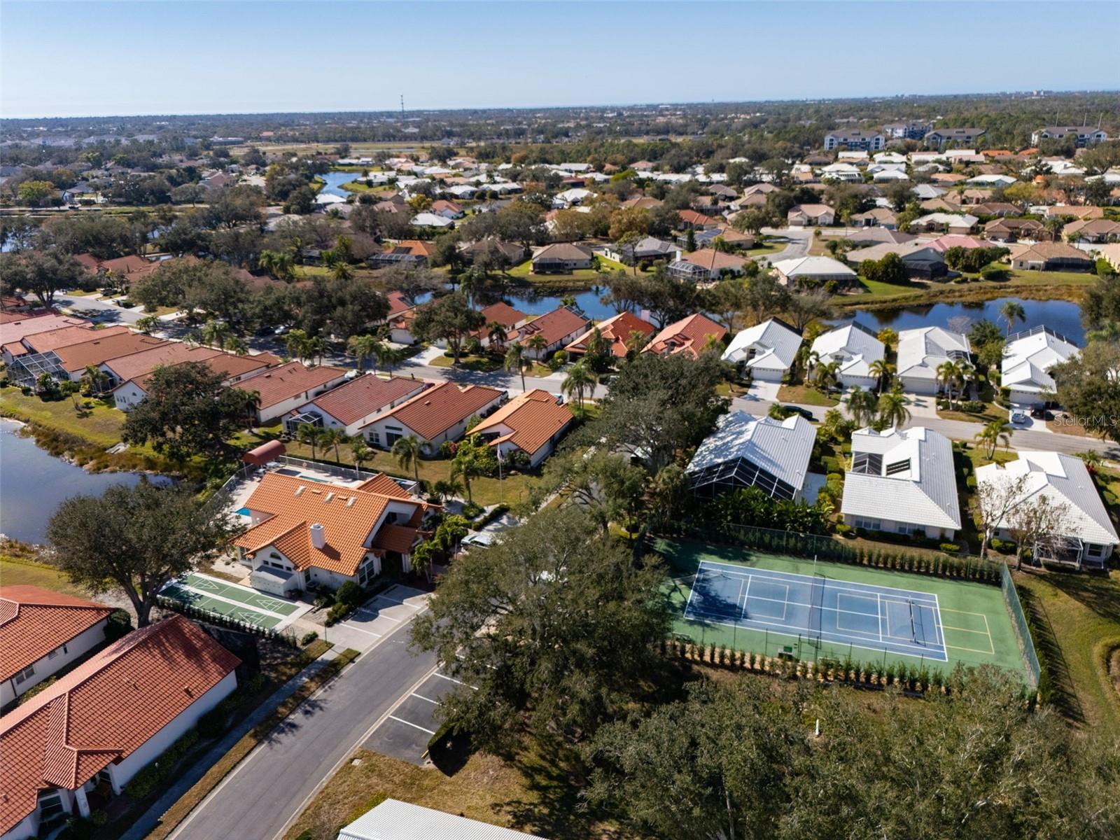 Image 52 of 75 For 944 Harbor Town Drive