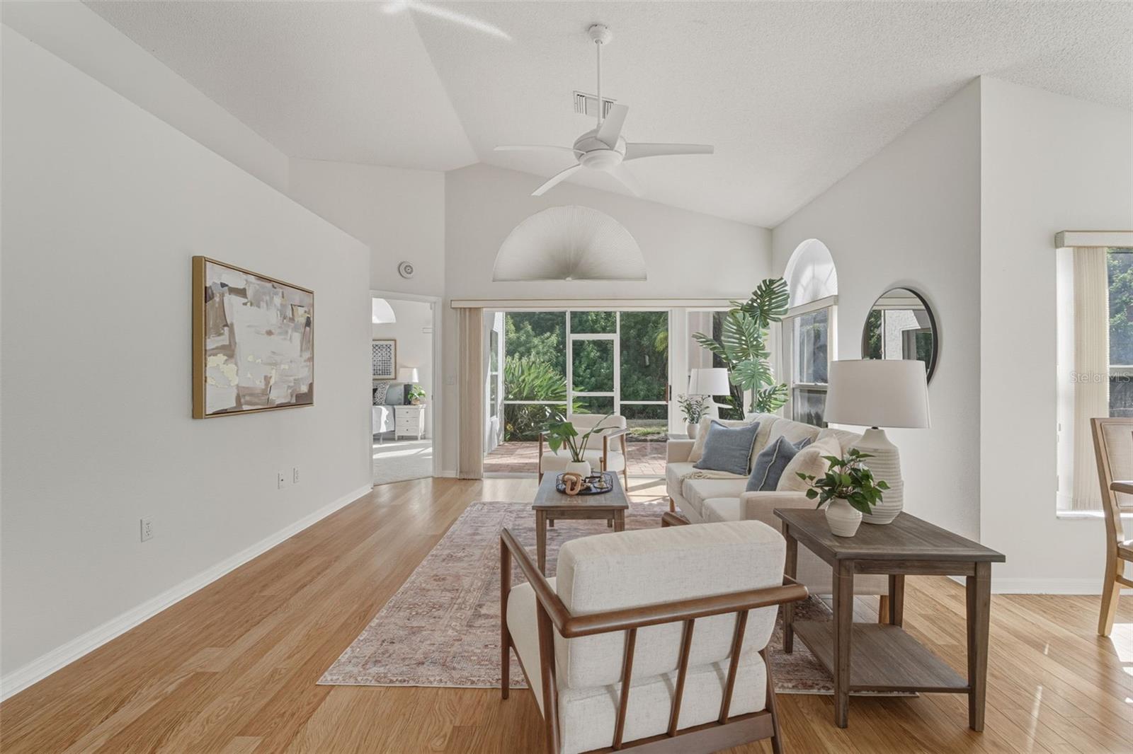 Image 8 of 75 For 944 Harbor Town Drive