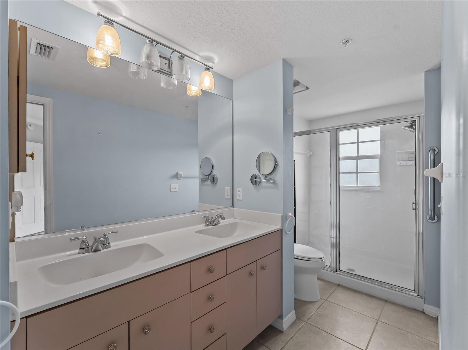 Image 31 of 48 For 902 Addington Court 103