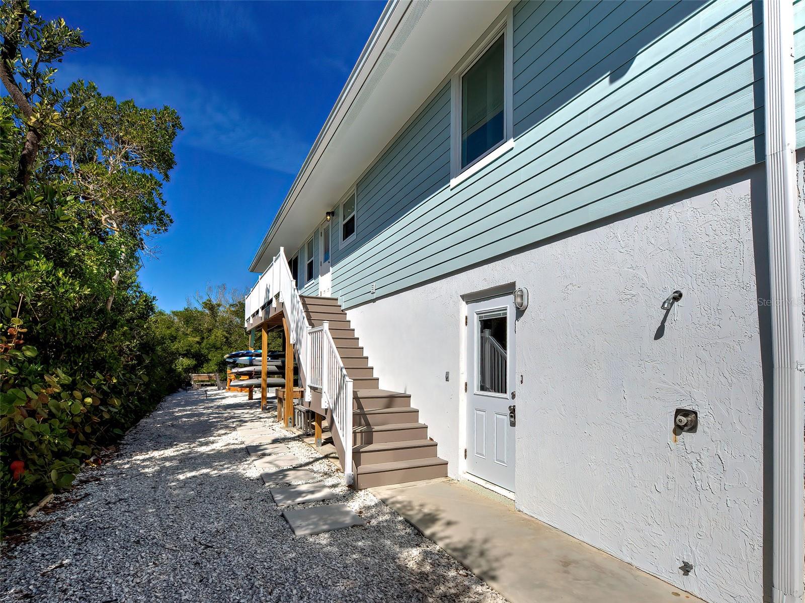 Listing photo id 6 for 120 Mockingbird Lane