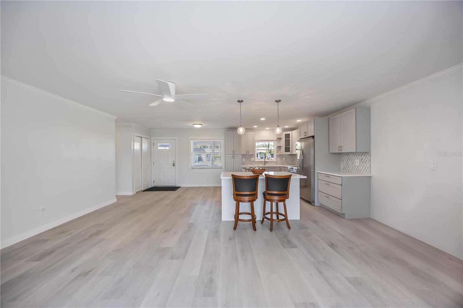 Image 17 of 60 For 825 White Cap Circle 4