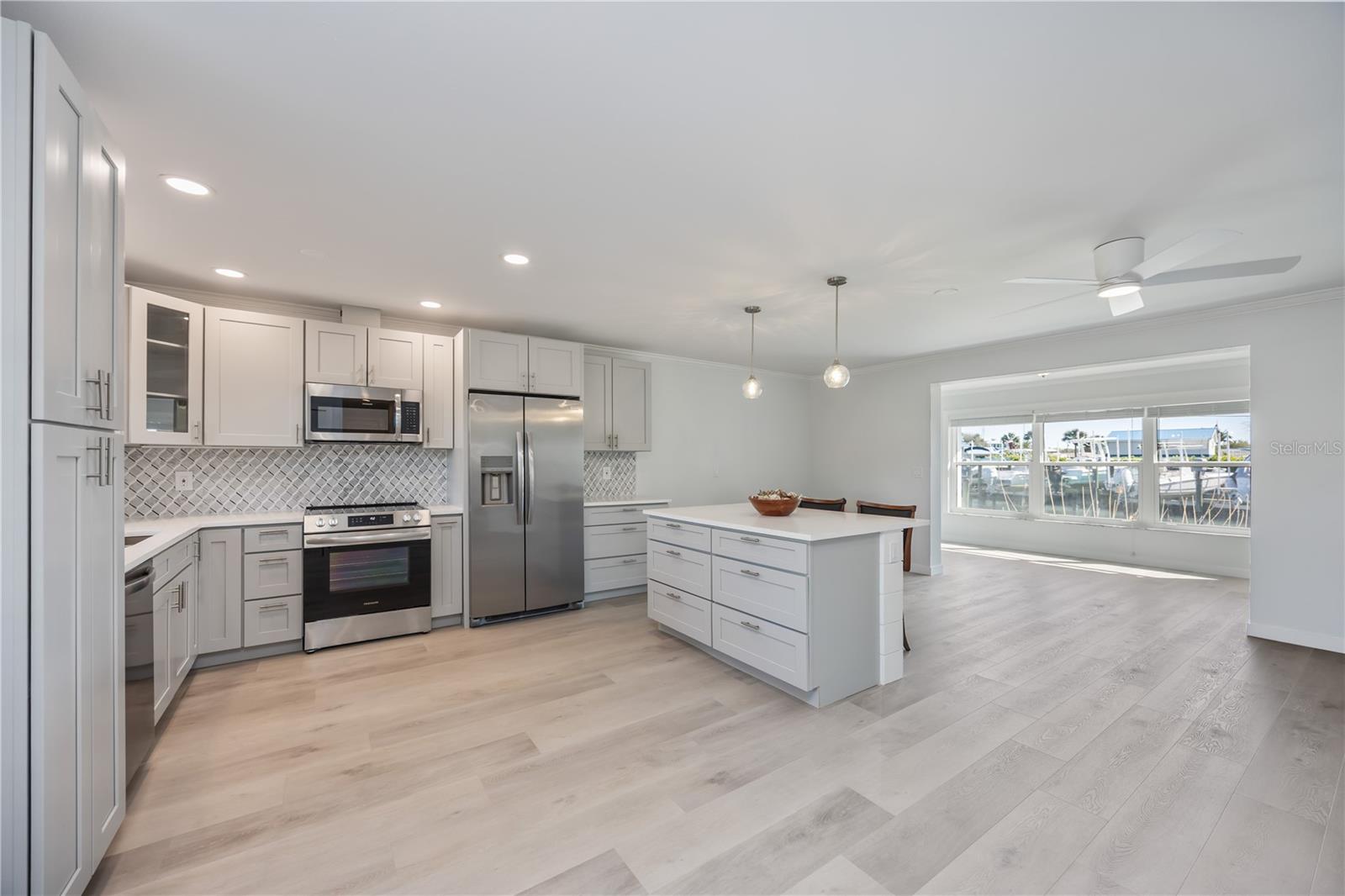 Image 8 of 60 For 825 White Cap Circle 4