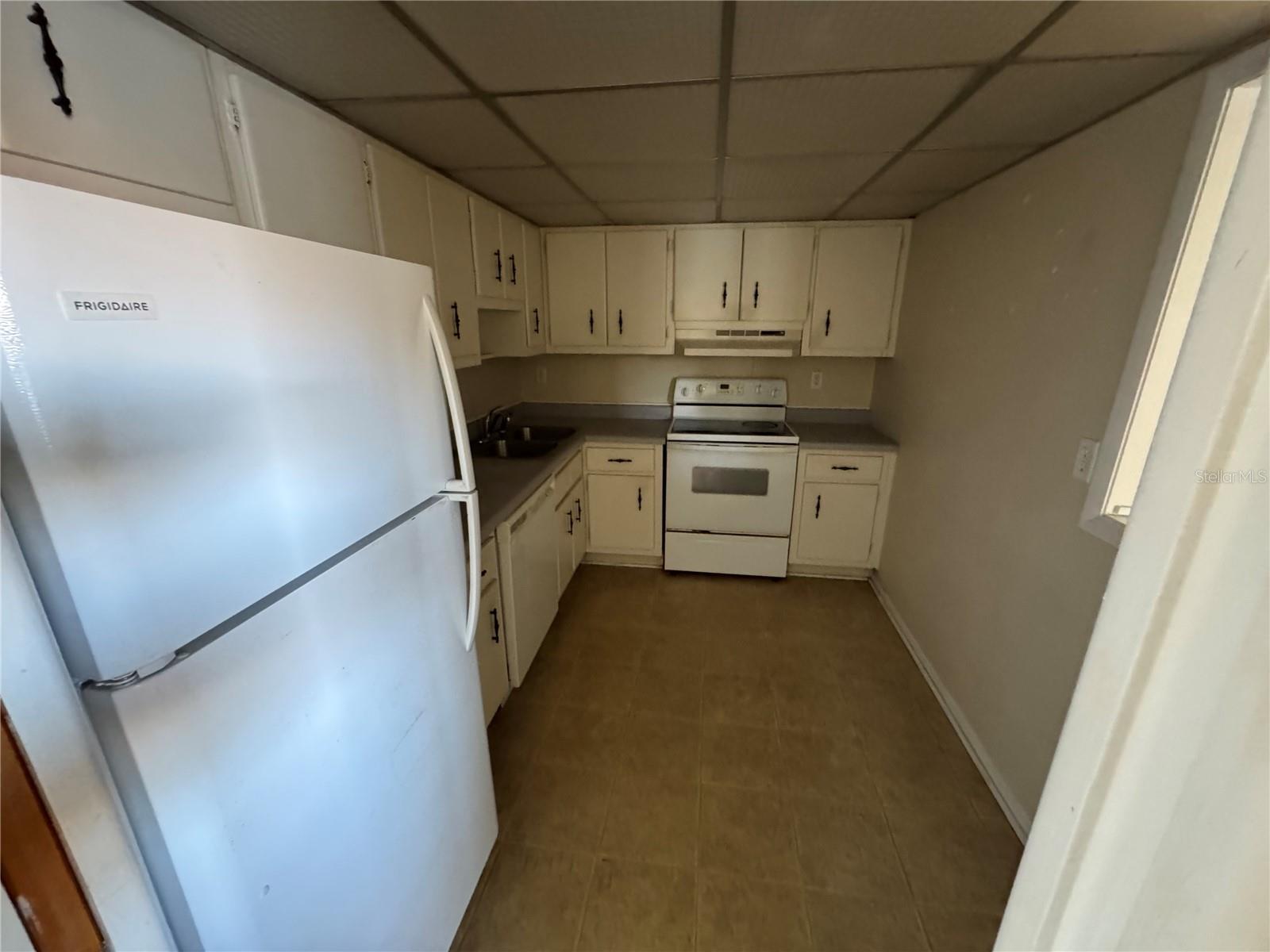 Image 2 of 7 For 245 Center Road 211