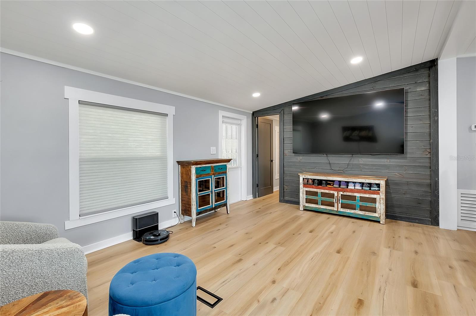 Image 11 of 68 For 408 Hatchett Creek Road