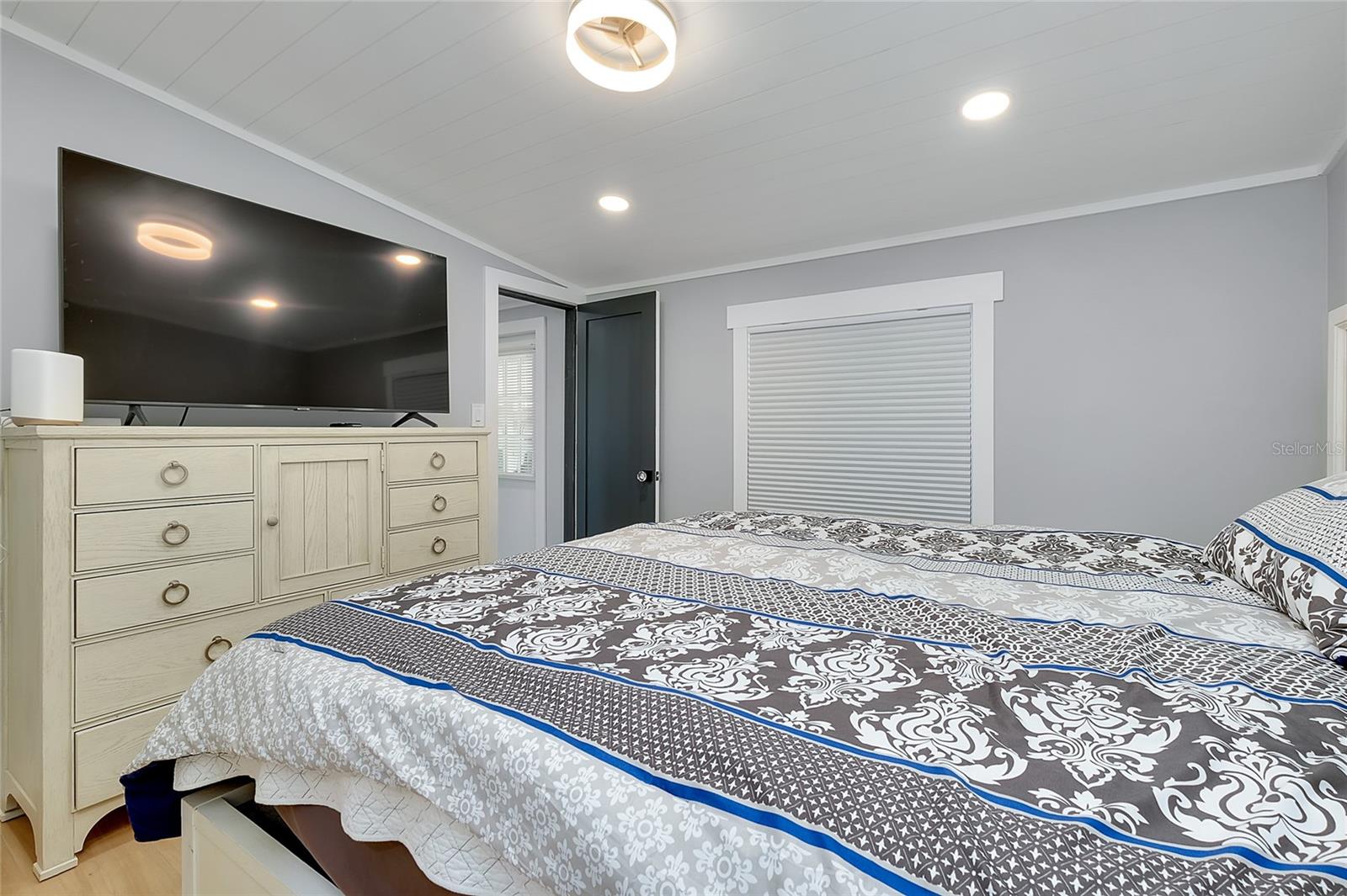 Image 18 of 68 For 408 Hatchett Creek Road