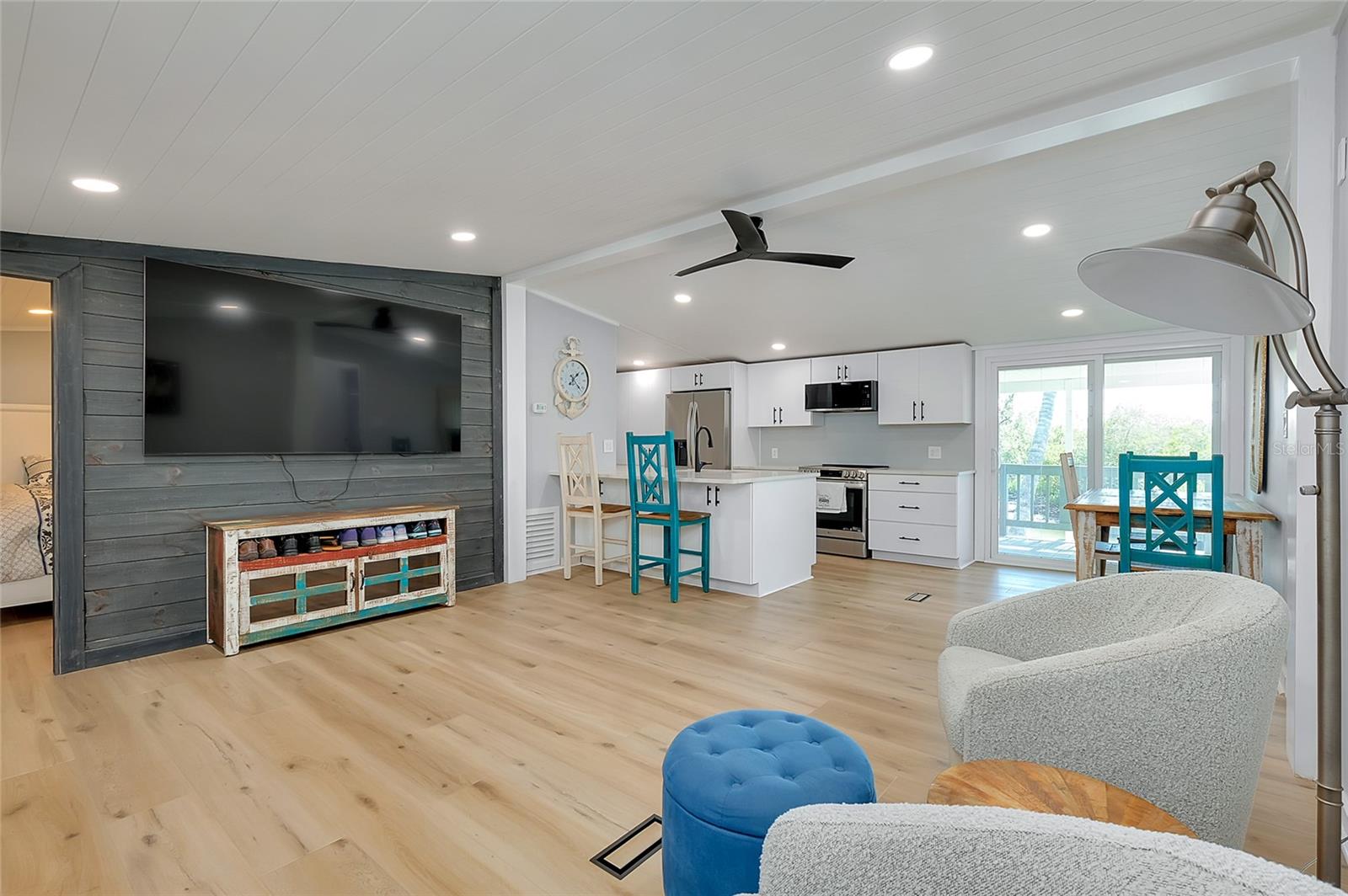 Image 4 of 68 For 408 Hatchett Creek Road