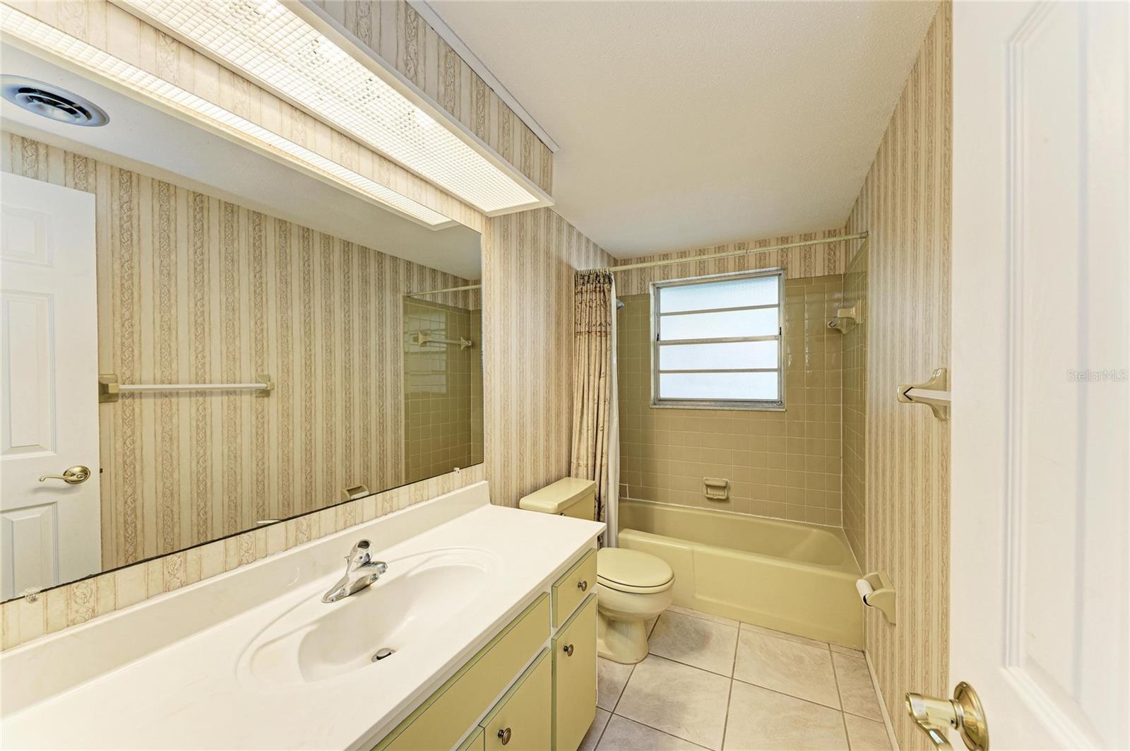 Image 32 of 64 For 460 Grant Road