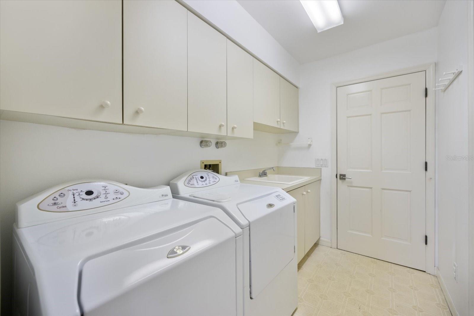 Image 32 of 48 For 367 Ardenwood Drive