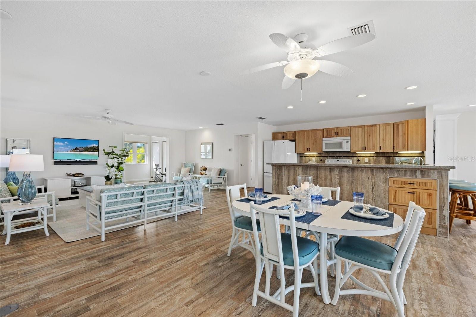 Image 10 of 73 For 611 Casey Key Road