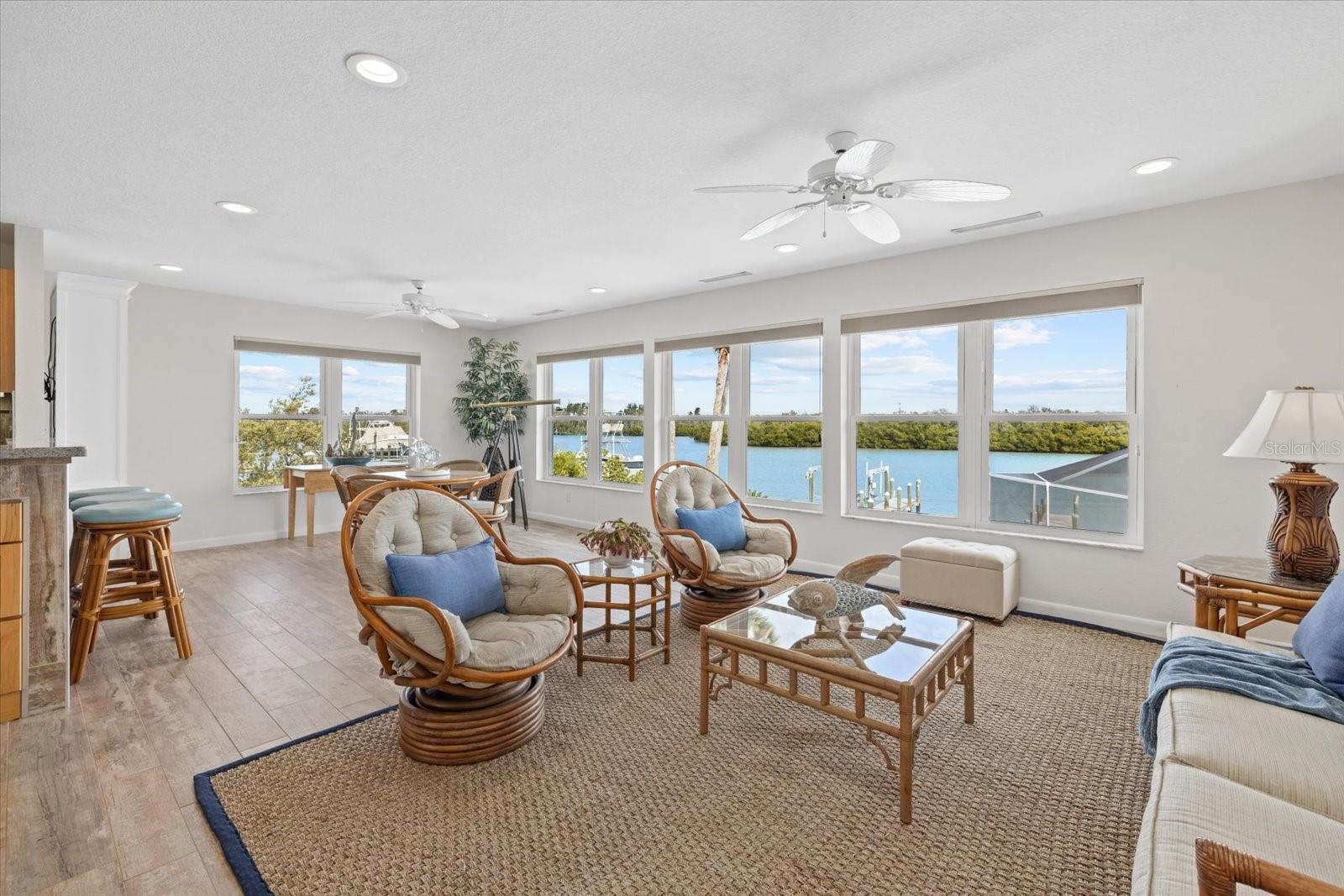 Image 18 of 73 For 611 Casey Key Road