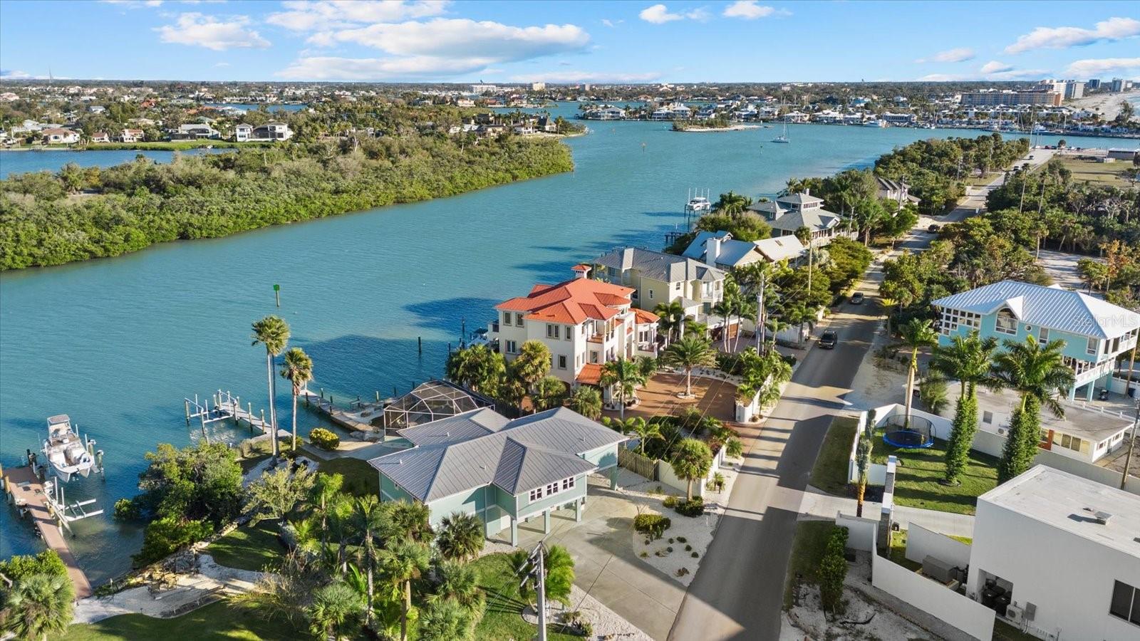 Image 3 of 73 For 611 Casey Key Road