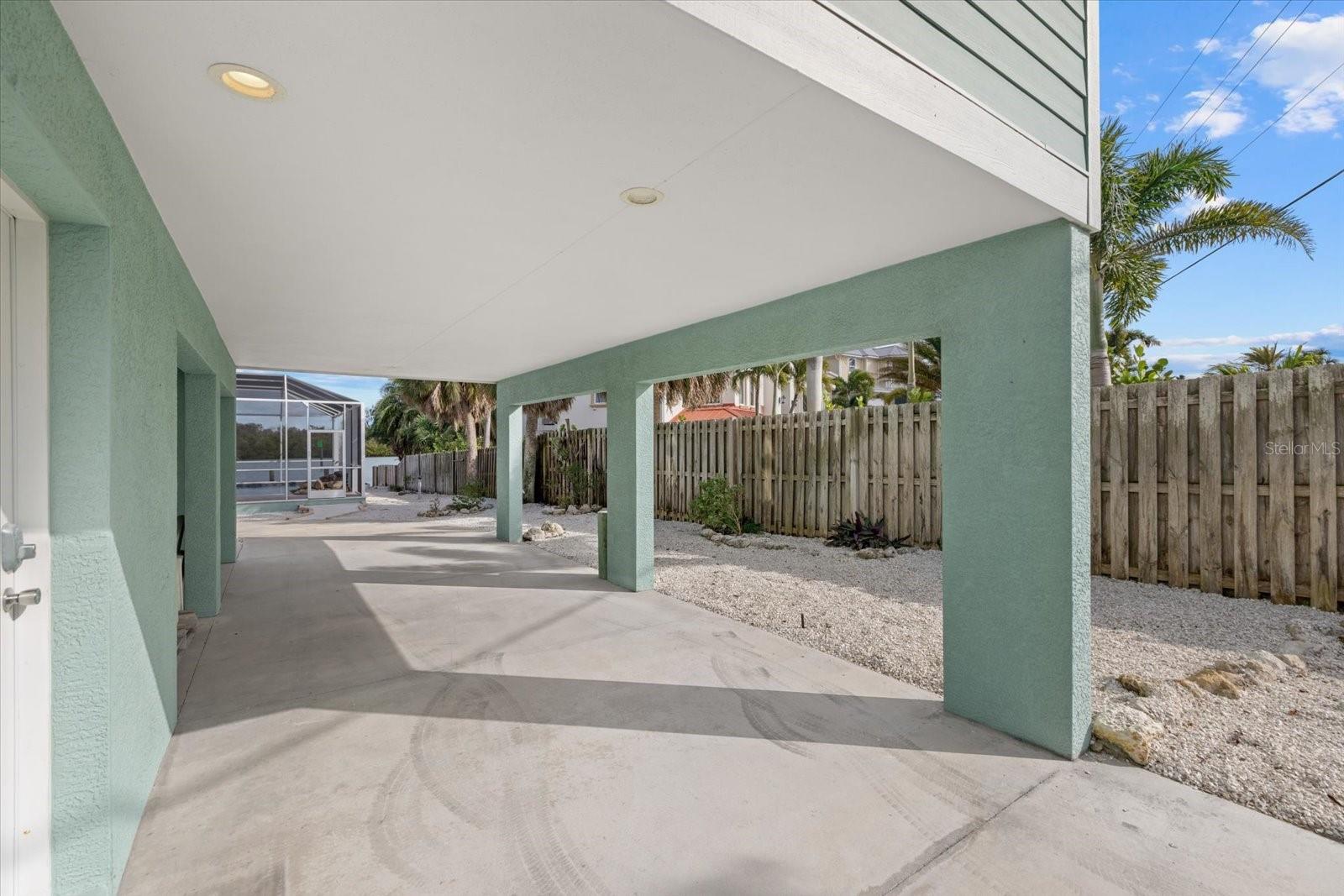 Image 37 of 73 For 611 Casey Key Road