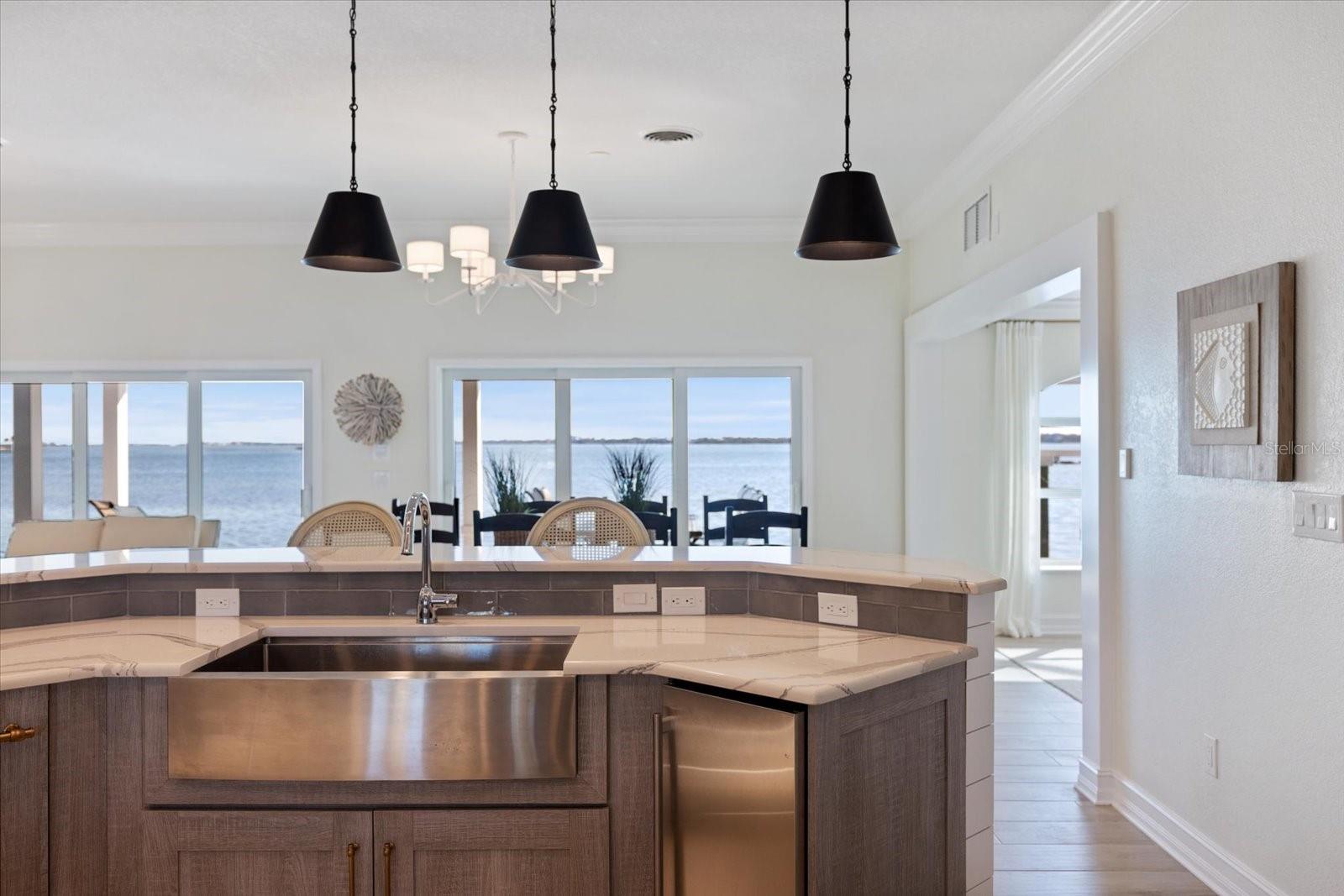 Image 11 of 77 For 949 Suncrest Lane