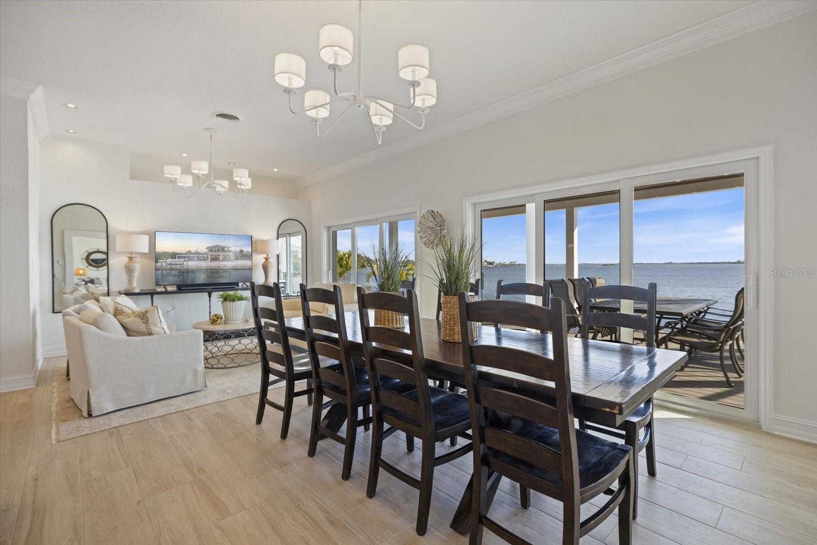 Image 12 of 77 For 949 Suncrest Lane