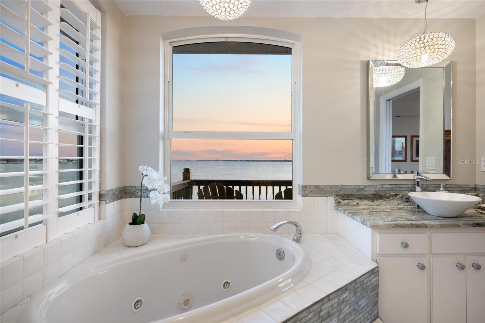 Image 24 of 77 For 949 Suncrest Lane