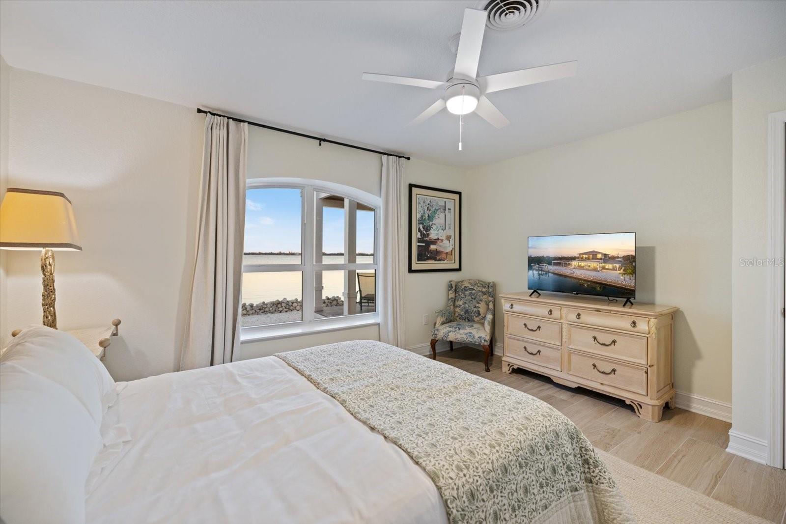 Image 27 of 77 For 949 Suncrest Lane