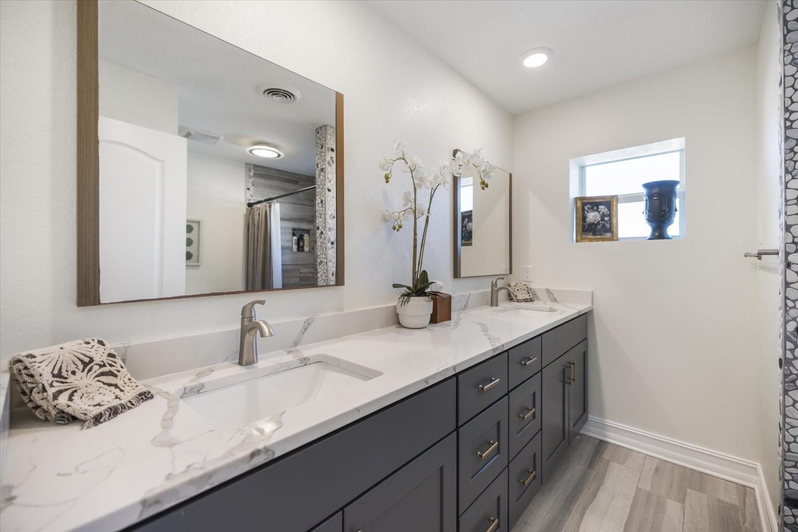 Image 30 of 77 For 949 Suncrest Lane