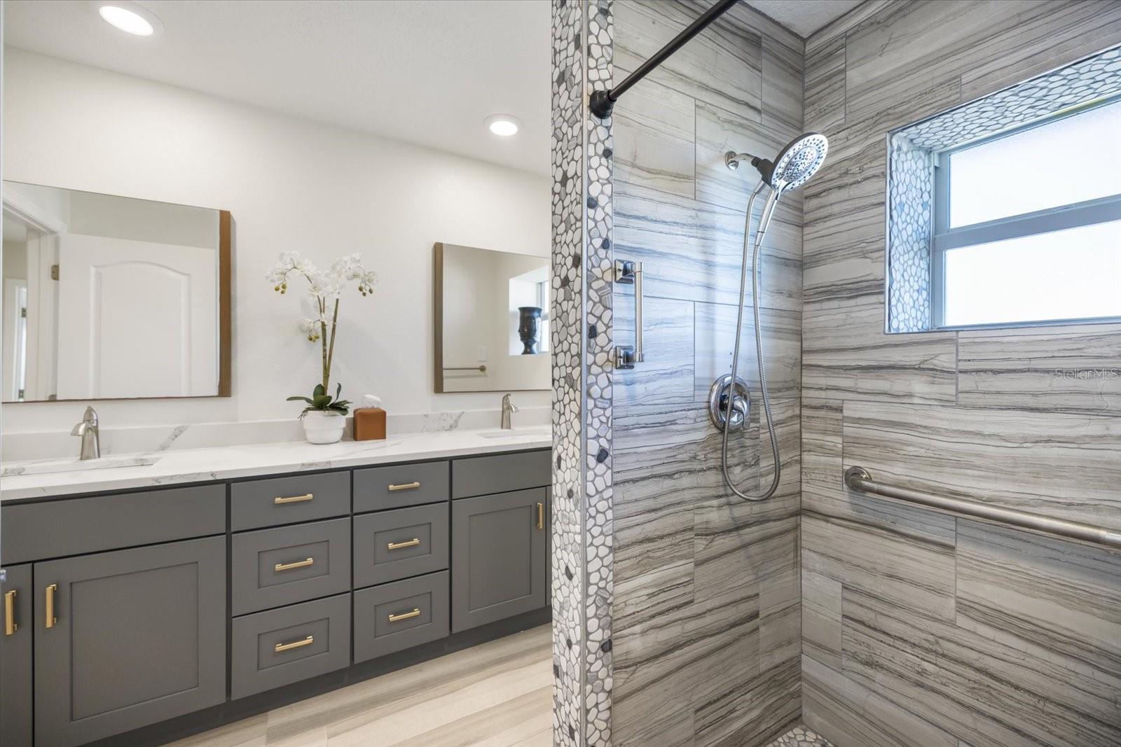 Image 32 of 77 For 949 Suncrest Lane