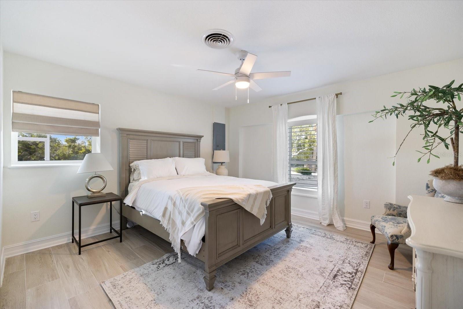 Image 33 of 77 For 949 Suncrest Lane