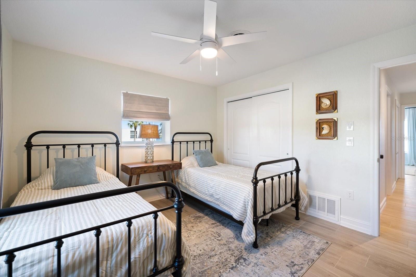 Image 34 of 77 For 949 Suncrest Lane