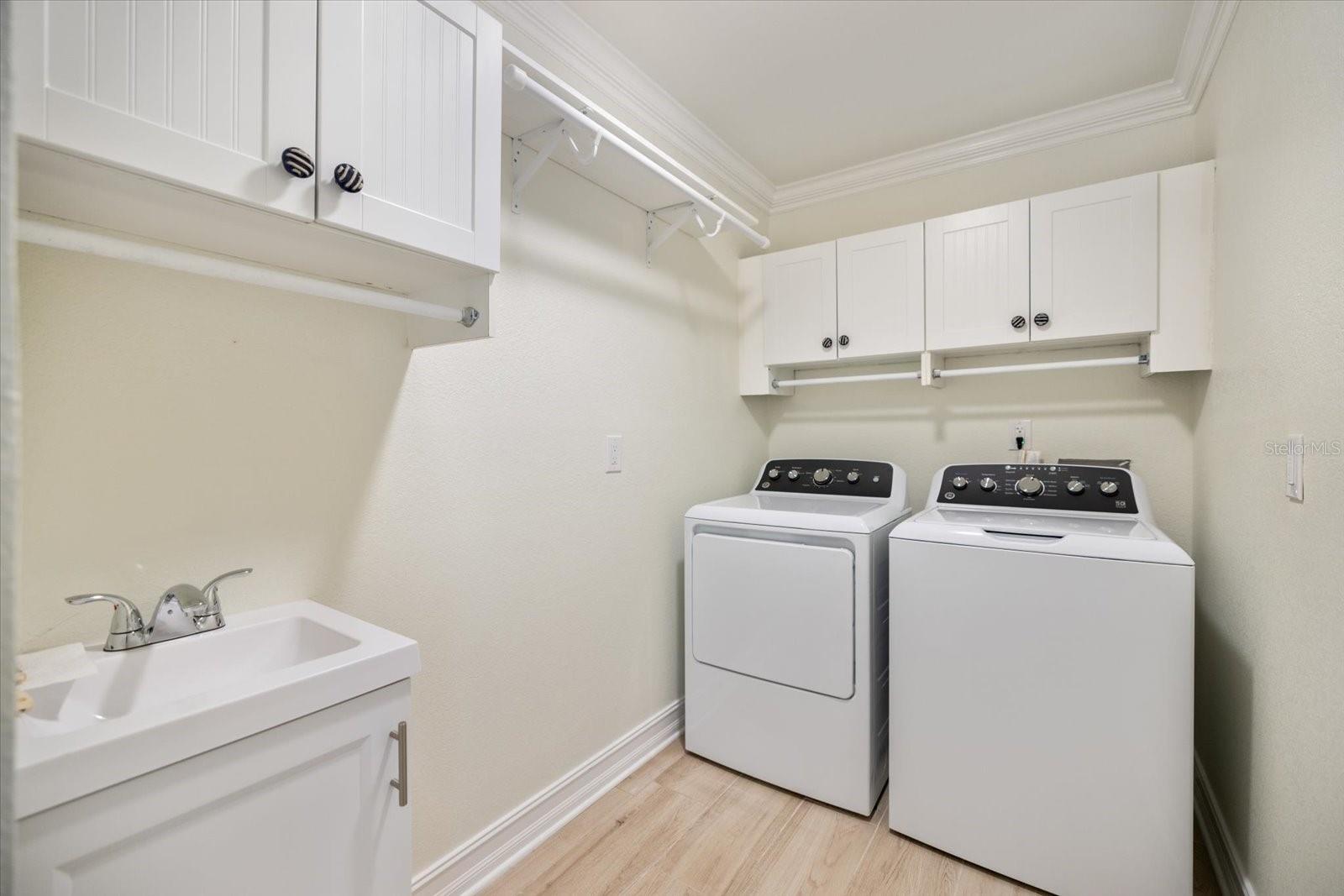 Image 40 of 77 For 949 Suncrest Lane