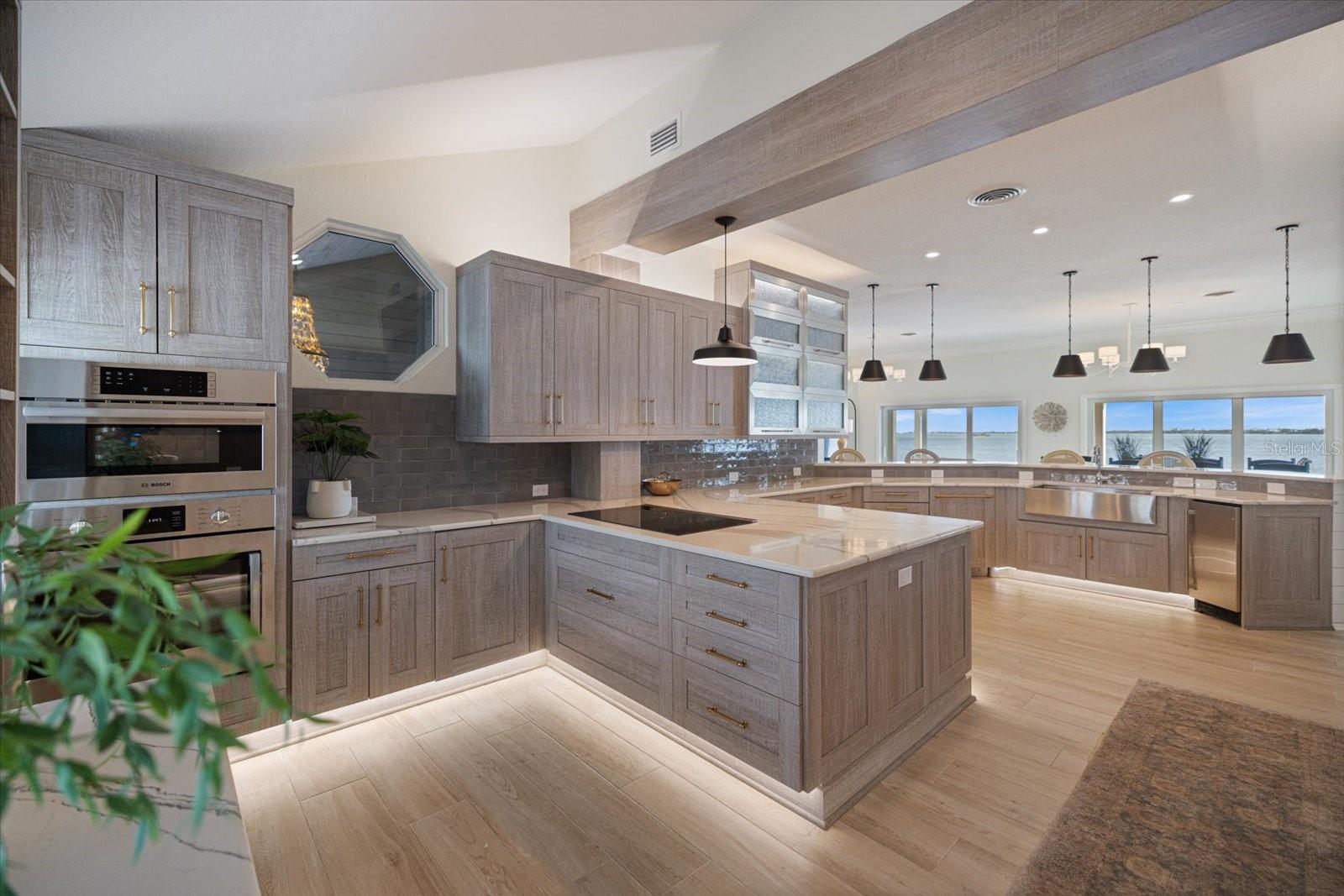 Image 9 of 77 For 949 Suncrest Lane