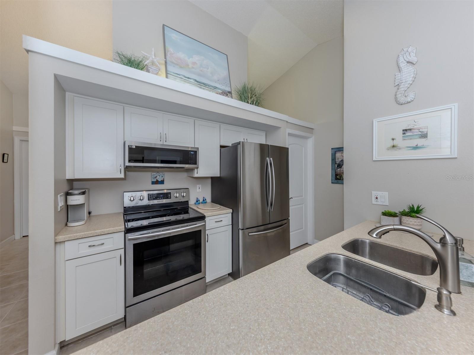 Image 10 of 57 For 1027 Capri Isles Boulevard 20