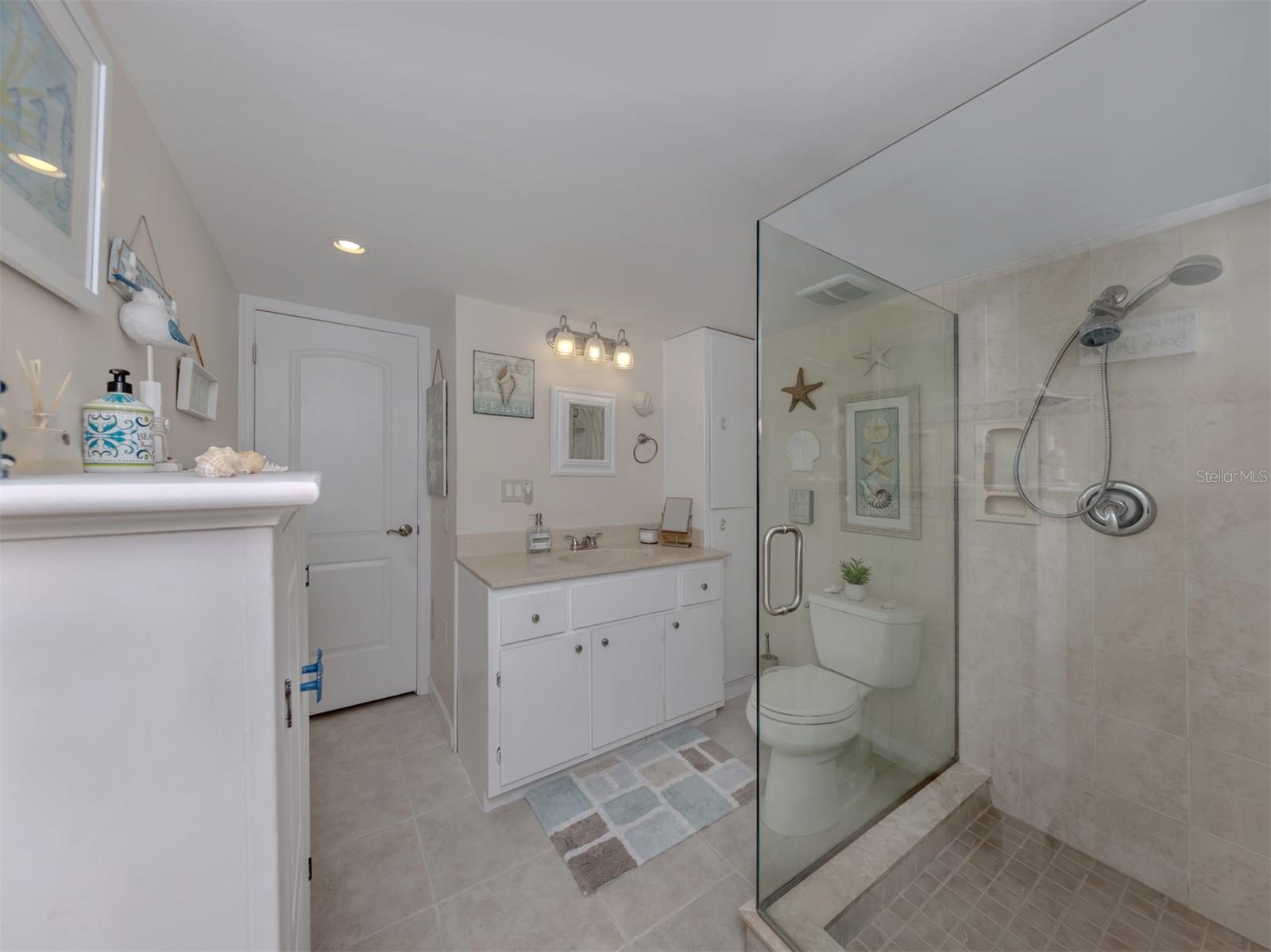 Image 17 of 57 For 1027 Capri Isles Boulevard 20