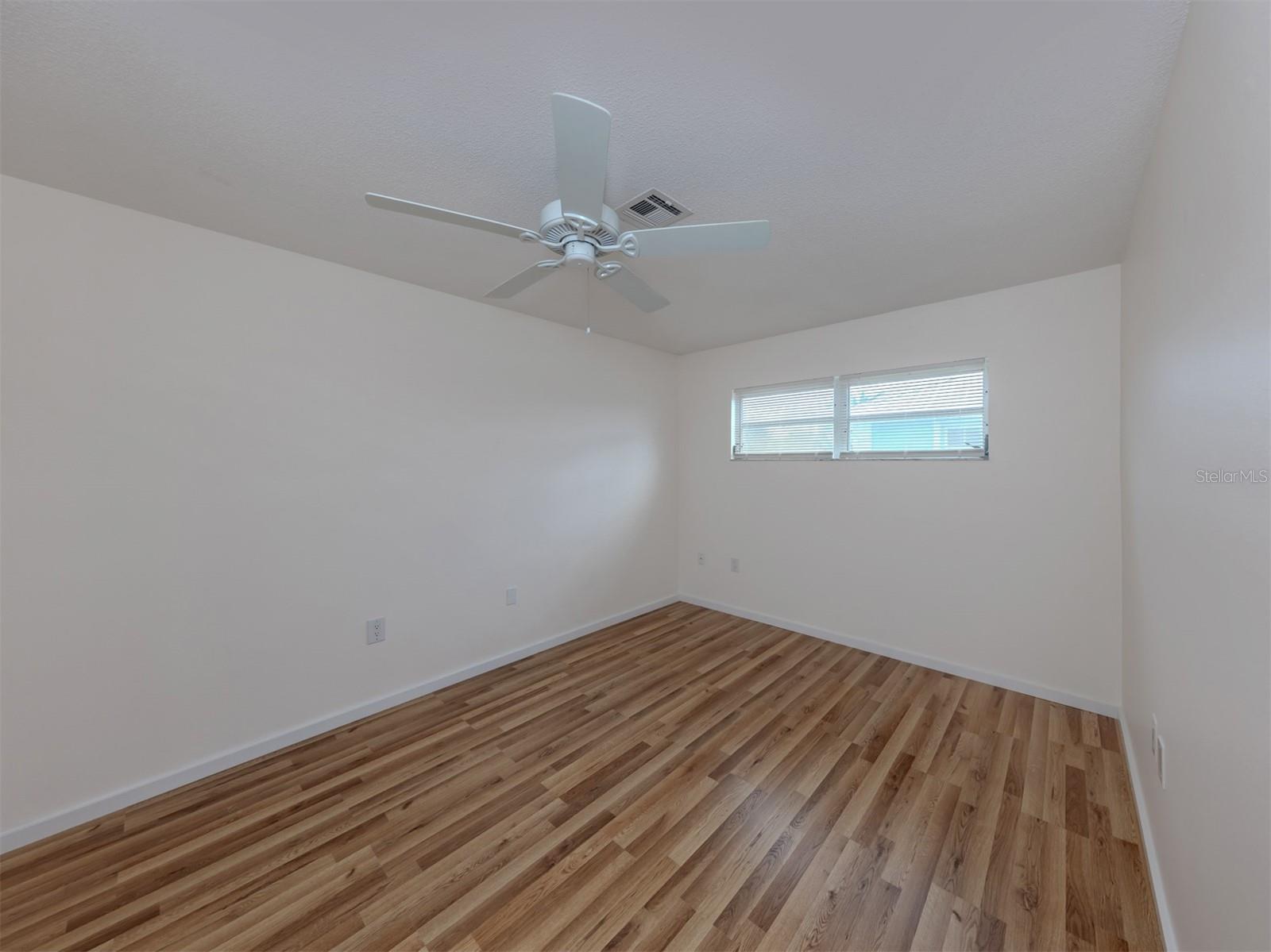 Image 16 of 64 For 1215 Mango Avenue