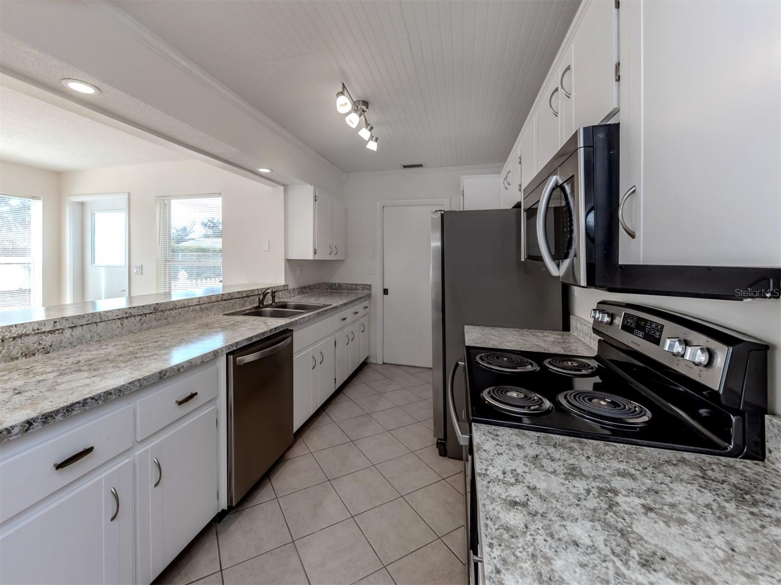 Image 17 of 64 For 1215 Mango Avenue