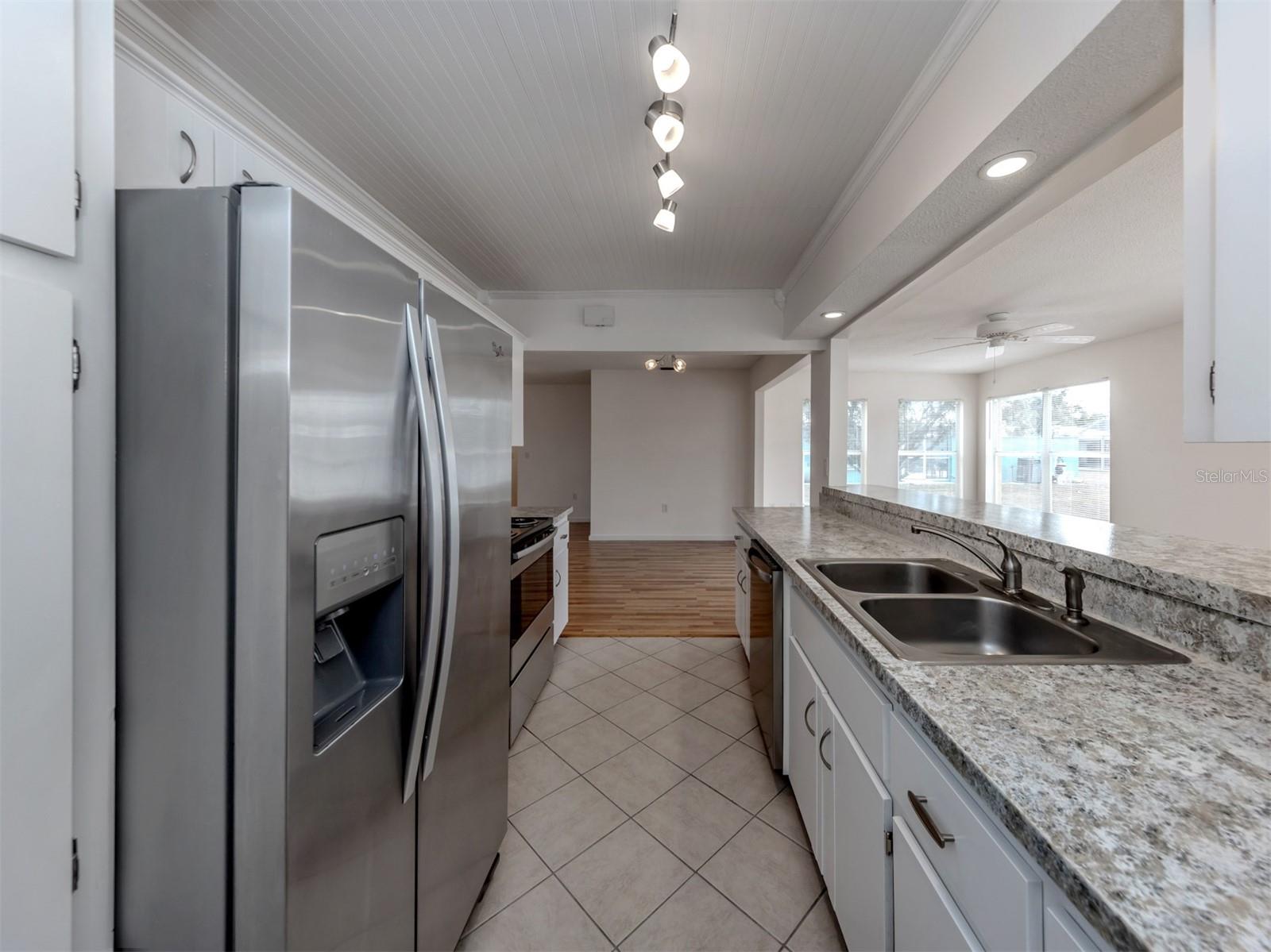 Image 18 of 64 For 1215 Mango Avenue