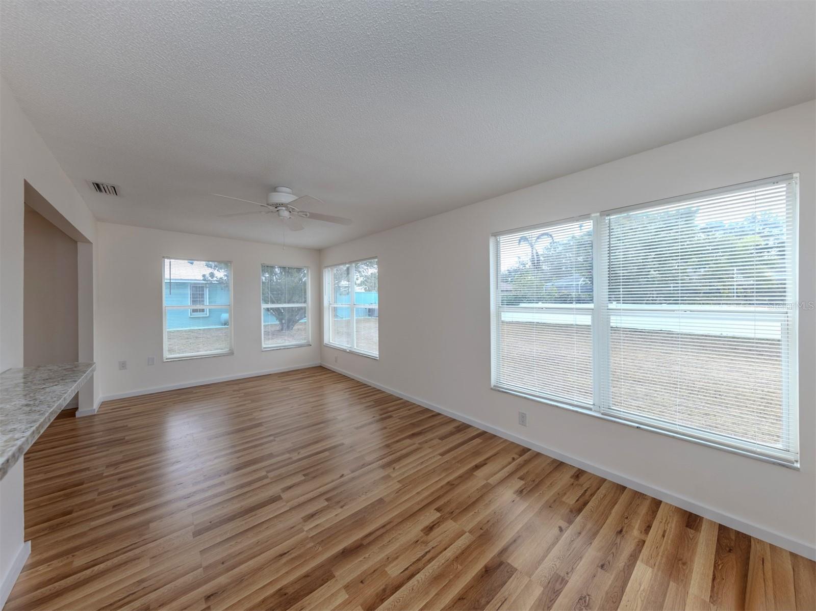 Image 29 of 64 For 1215 Mango Avenue