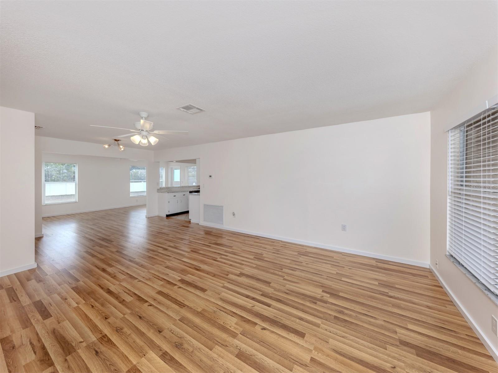 Image 5 of 64 For 1215 Mango Avenue