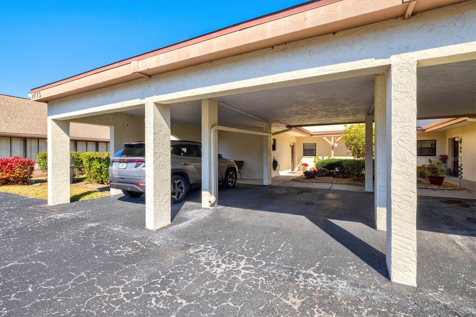 Image 6 of 75 For 1770 Lake Place 1770c