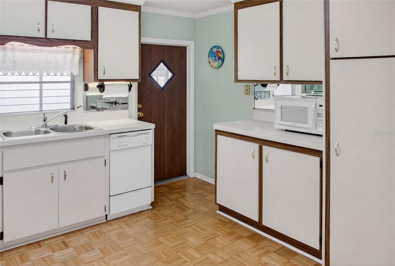 Image 18 of 35 For 703 Green Circle