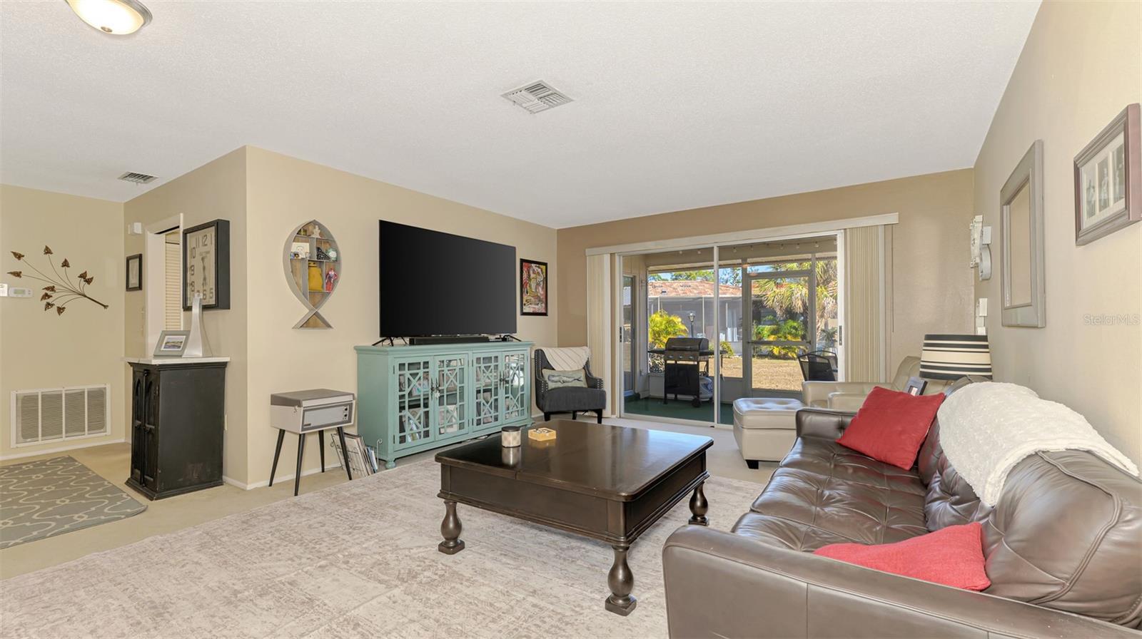 Image 9 of 39 For 510 Villa Park Drive 510