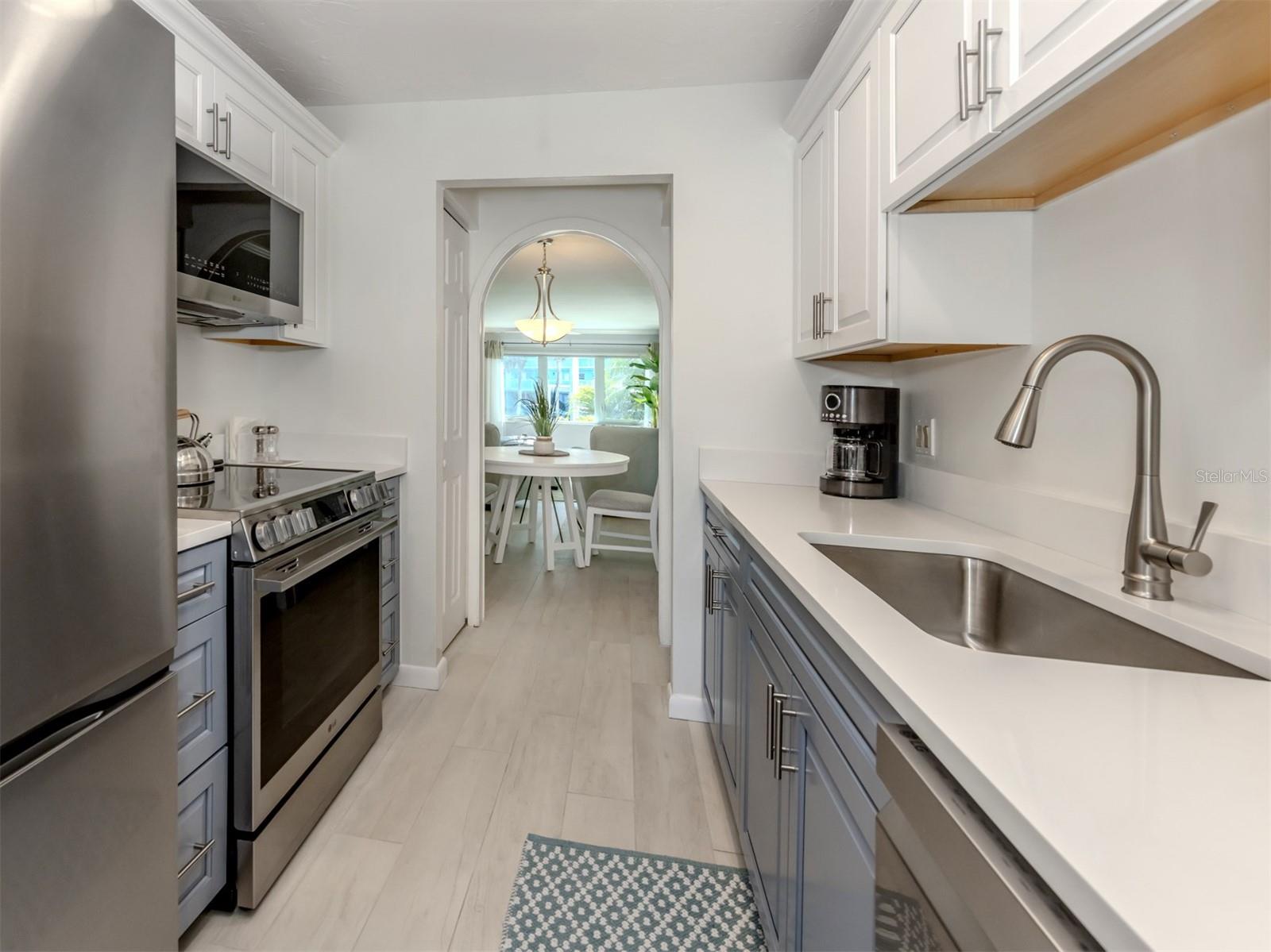 Image 13 of 55 For 500 The Esplanade N 102