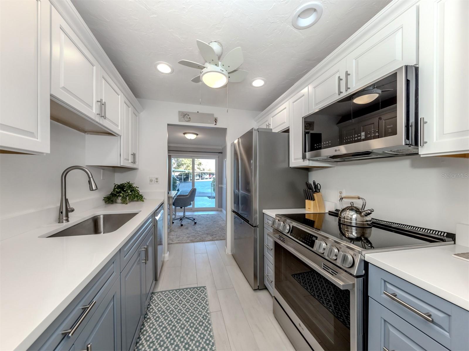 Image 4 of 55 For 500 The Esplanade N 102